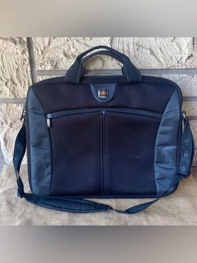 Swiss Gear Sherpa Slim Laptop Case Bag All Black Padded Case Trolly Slee…